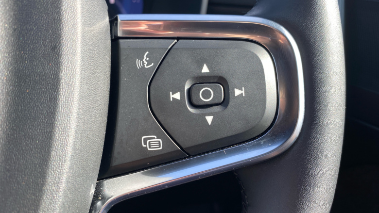 Volvo XC40 2.0 B4P Plus Dark 5dr Auto Petrol Estate